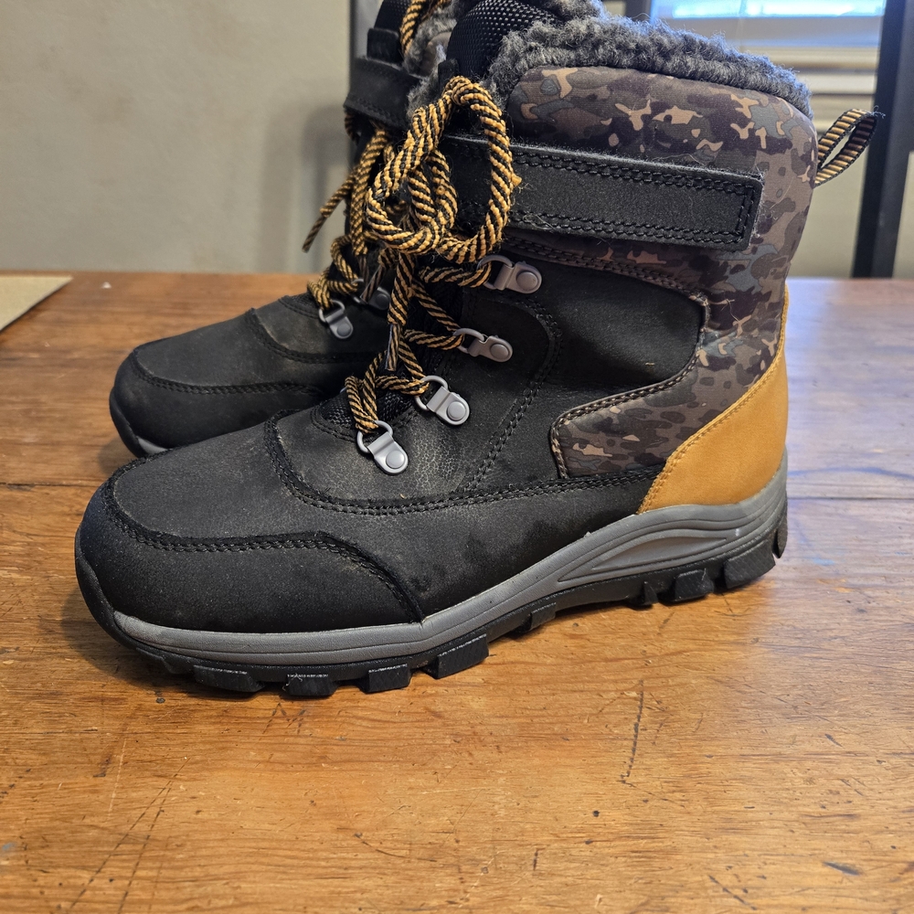*make Me An Offer* Target Kids Camouflage Black and Tan Boots
